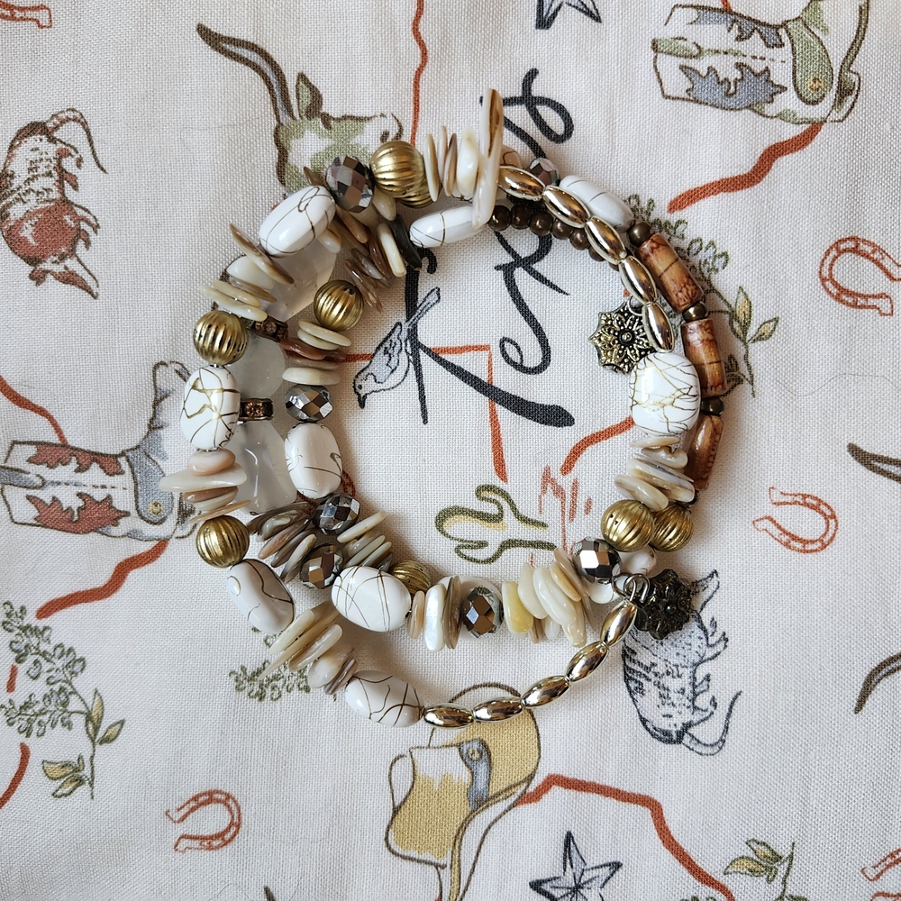 Elegant White and Gold Beaded Bracelet